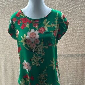 🌸 Lily White Green Floral Blouse – Size Small 🌸